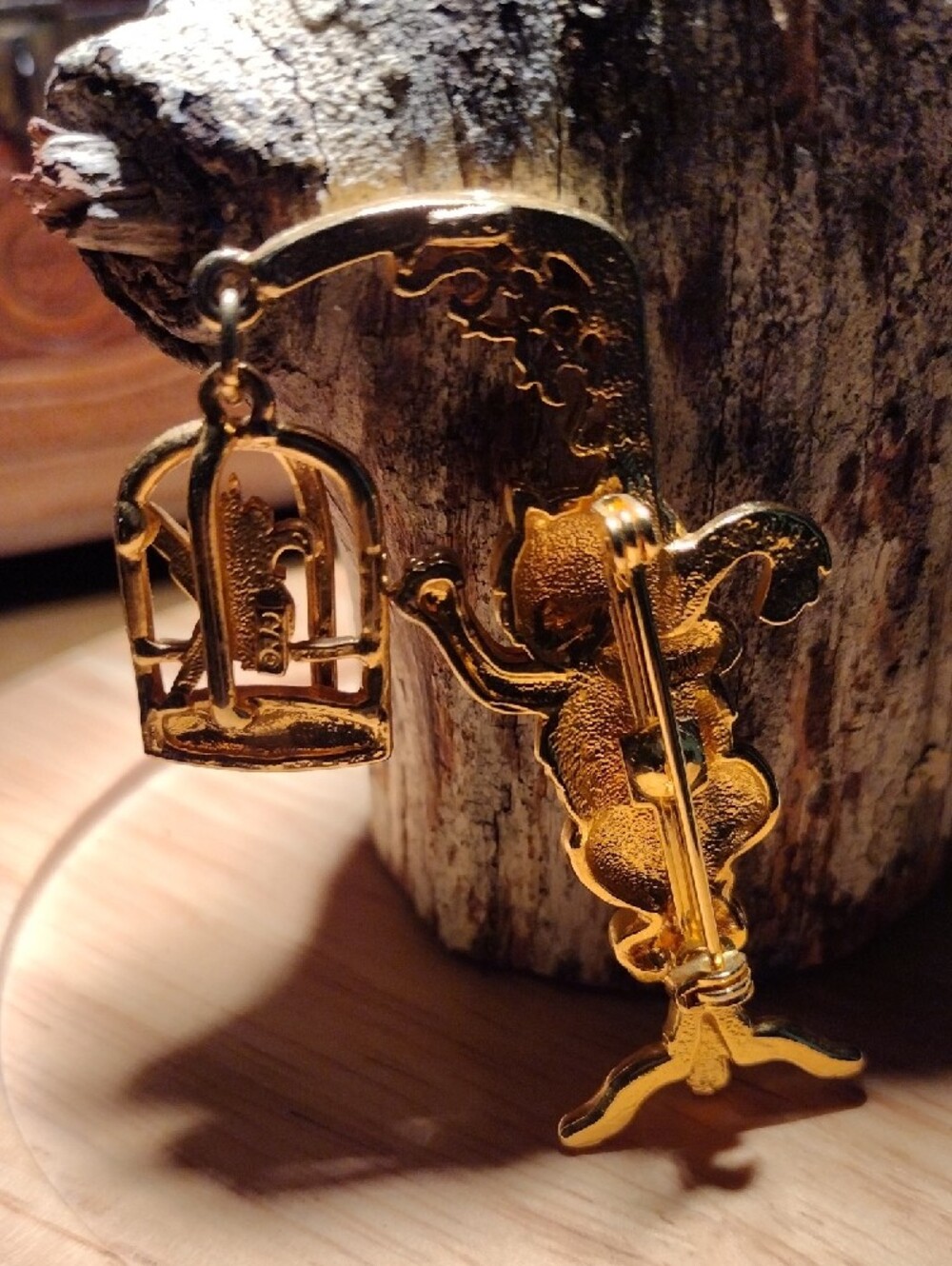 Gold-tone Cat & Birdcage Brooch - Elegant Animal Pin - Picture 2 of 7